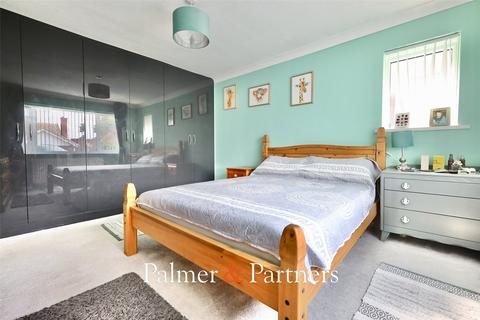 2 bedroom bungalow for sale, Turpins Close, Clacton-on-Sea, Essex, CO15