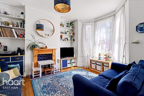 3 bedroom terraced house for sale, Sheringham Avenue, London