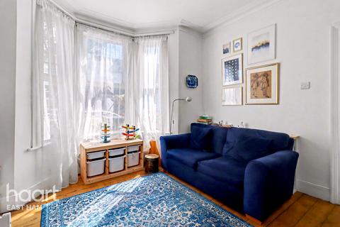 3 bedroom terraced house for sale, Sheringham Avenue, London