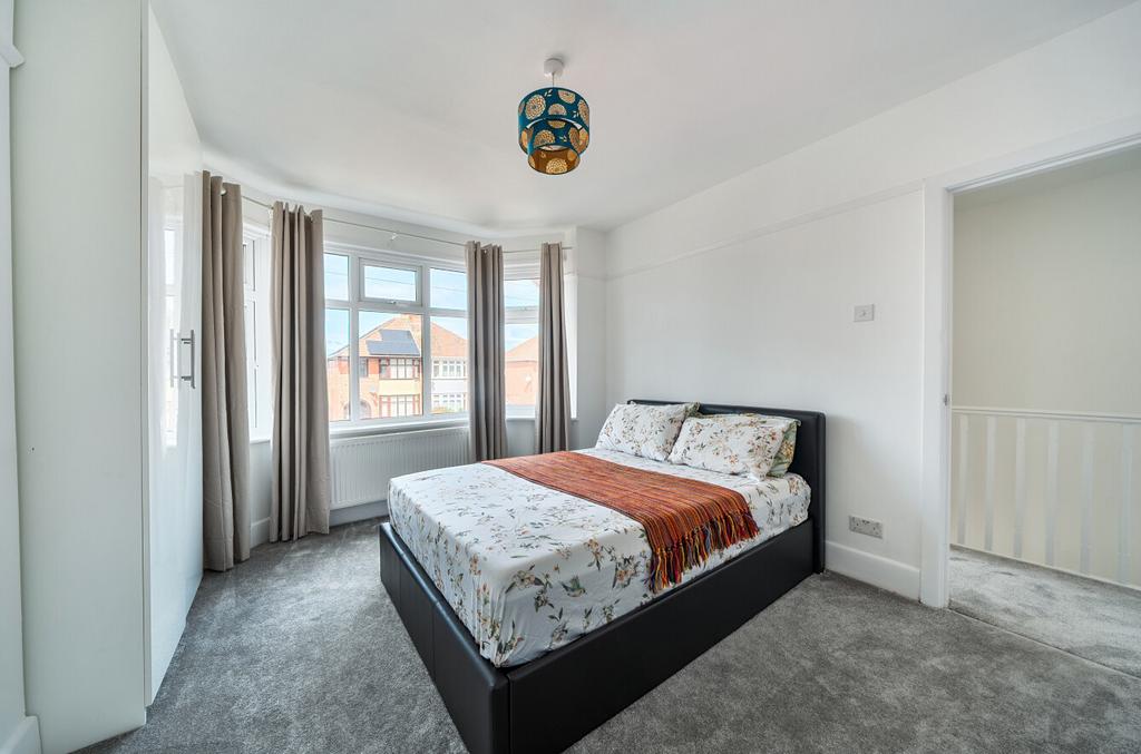 House in Southampton, Millbrook - More