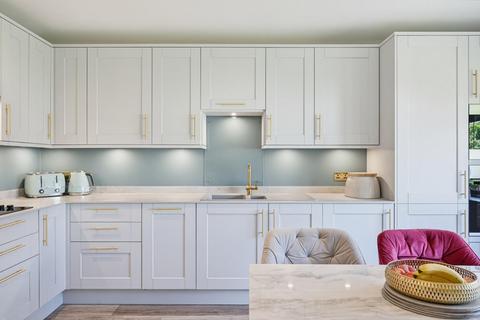 2 bedroom flat for sale, Petersmead Close, Tadworth KT20