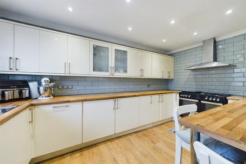 4 bedroom end of terrace house for sale, Newhouse Road Bovingdon, Hemel Hempstead, HP3