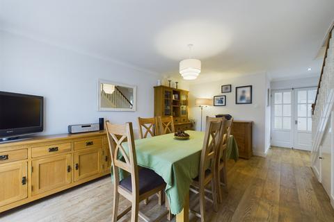4 bedroom end of terrace house for sale, Newhouse Road Bovingdon, Hemel Hempstead, HP3