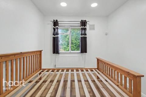 2 bedroom flat to rent, Bourne Avenue, HAYES