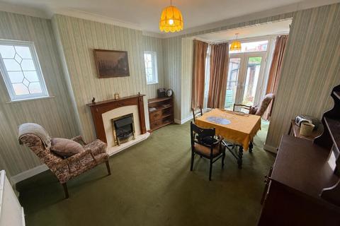 2 bedroom bungalow for sale, Sunset Avenue, London