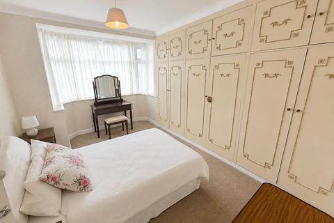 2 bedroom bungalow for sale, Sunset Avenue, London