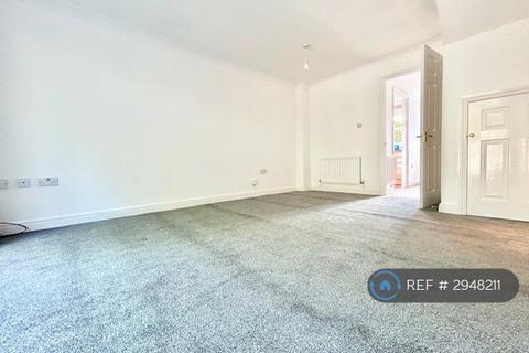2 bedroom terraced house to rent, Schooner Close, Barking, IG11