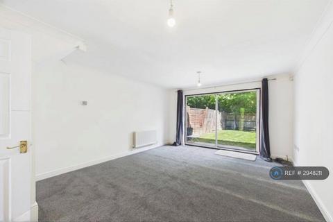 2 bedroom terraced house to rent, Schooner Close, Barking, IG11