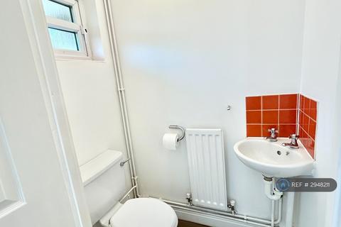 2 bedroom terraced house to rent, Schooner Close, Barking, IG11