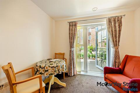 1 bedroom apartment for sale, Oak Tree Court, Smallhythe Road, Tenterden, Kent, TN30 7EQ
