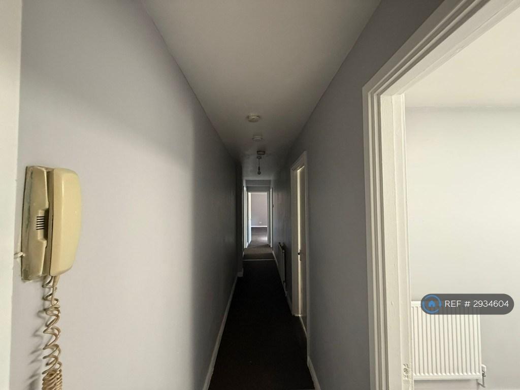 Apartment in Mitcham - View 4