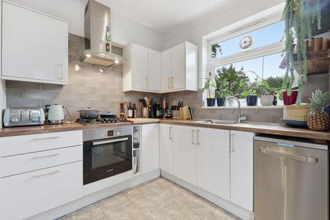 2 bedroom flat for sale, Jersey Road, London E11