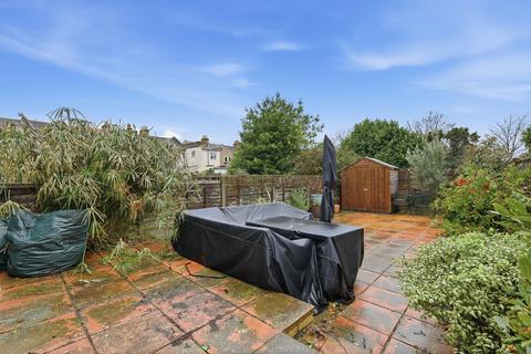 2 bedroom flat for sale, Jersey Road, London E11