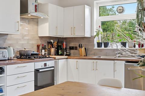 2 bedroom flat for sale, Jersey Road, London E11