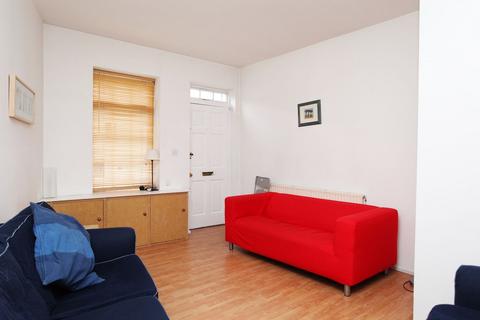 3 bedroom terraced house to rent, Lamington Street, Hammersmith W6