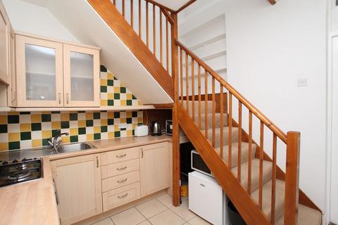 3 bedroom terraced house to rent, Lamington Street, Hammersmith W6