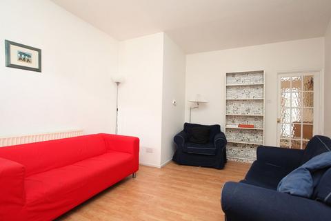 3 bedroom terraced house to rent, Lamington Street, Hammersmith W6