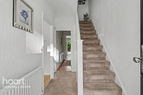 3 bedroom semi-detached house for sale, Geneva Gardens, Romford