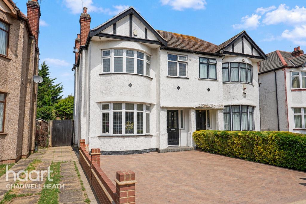 Detached house exterior, driveway