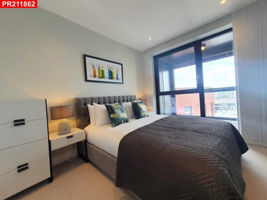 Apartment in Canary Wharf - View 3