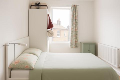 4 bedroom house to rent, Valnay Street, LONDON