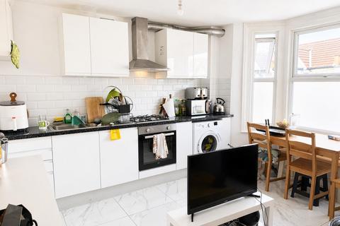 4 bedroom house to rent, Valnay Street, LONDON