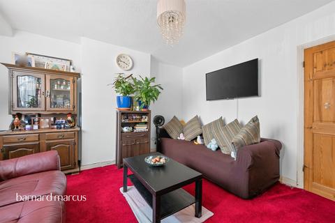 2 bedroom maisonette for sale, Elmcroft Close, Feltham