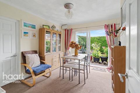 2 bedroom detached bungalow for sale, Hillcrest, Pontypool