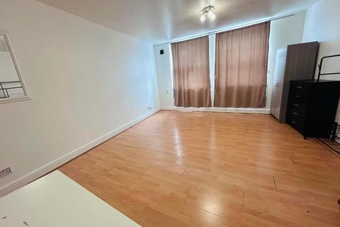 Studio to rent, New Cross Road SE14