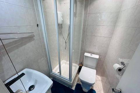 Studio to rent, New Cross Road SE14