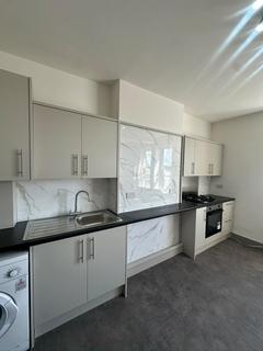 2 bedroom flat to rent, High Road, Ilford, IG3 8RA