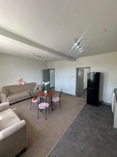 2 bedroom flat to rent, High Road, Ilford, IG3 8RA