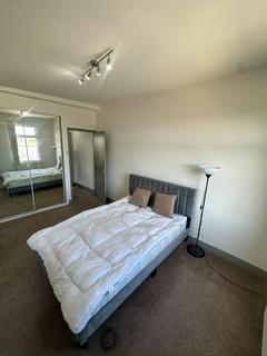 2 bedroom flat to rent, High Road, Ilford, IG3 8RA