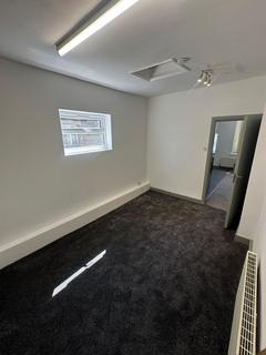2 bedroom flat to rent, High Road, Ilford, IG3 8RA