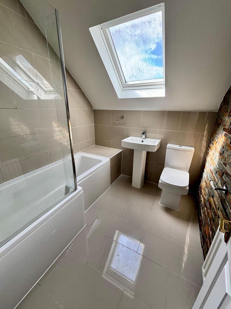 House in Isleworth - View 5