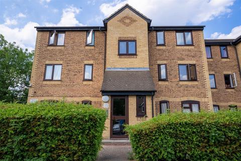2 bedroom flat for sale, Burket Close, Southall UB2