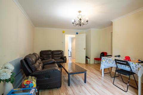 2 bedroom flat for sale, Burket Close, Southall UB2