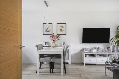 2 bedroom apartment for sale, Consort Drive, Leatherhead, Surrey, KT22
