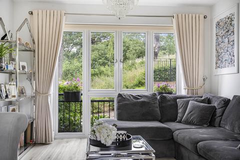 2 bedroom apartment for sale, Consort Drive, Leatherhead, Surrey, KT22