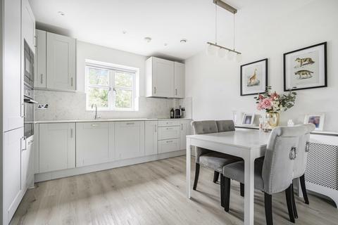 2 bedroom apartment for sale, Consort Drive, Leatherhead, Surrey, KT22