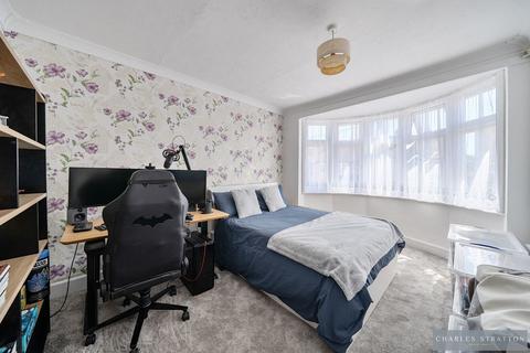 5 bedroom semi-detached house for sale, Lilac Gardens, Rush Green