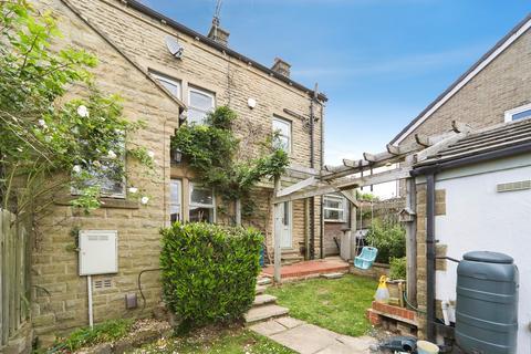 3 bedroom semi-detached house for sale, Leslie Avenue, Yeadon, Leeds