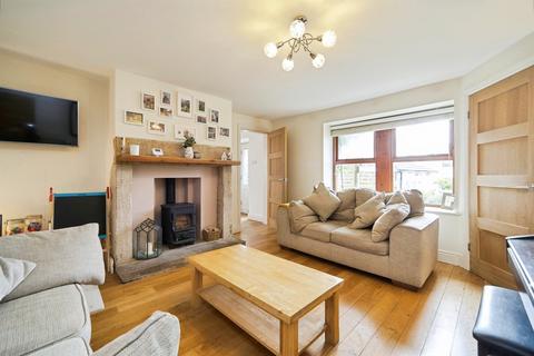 3 bedroom semi-detached house for sale, Leslie Avenue, Yeadon, Leeds