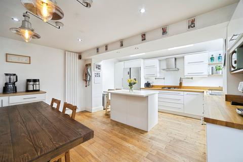 3 bedroom semi-detached house for sale, Leslie Avenue, Yeadon, Leeds