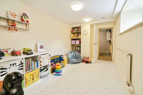 3 bedroom semi-detached house for sale, Leslie Avenue, Yeadon, Leeds