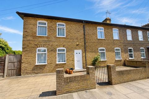 4 bedroom end of terrace house to rent, Chapel House Street, London