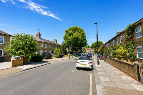4 bedroom end of terrace house to rent, Chapel House Street, London