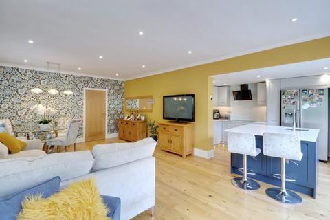 3 bedroom semi-detached bungalow for sale, Toplands Avenue, South Ockendon RM15