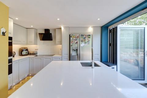 3 bedroom semi-detached bungalow for sale, Toplands Avenue, South Ockendon RM15