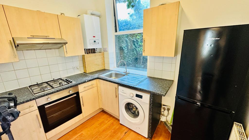 NEWLY PAINTED STUDIO GF FLAT | AVAILABLE NOW , London E11 - Widok 4